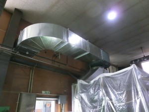 部屋　排気ダクト　
