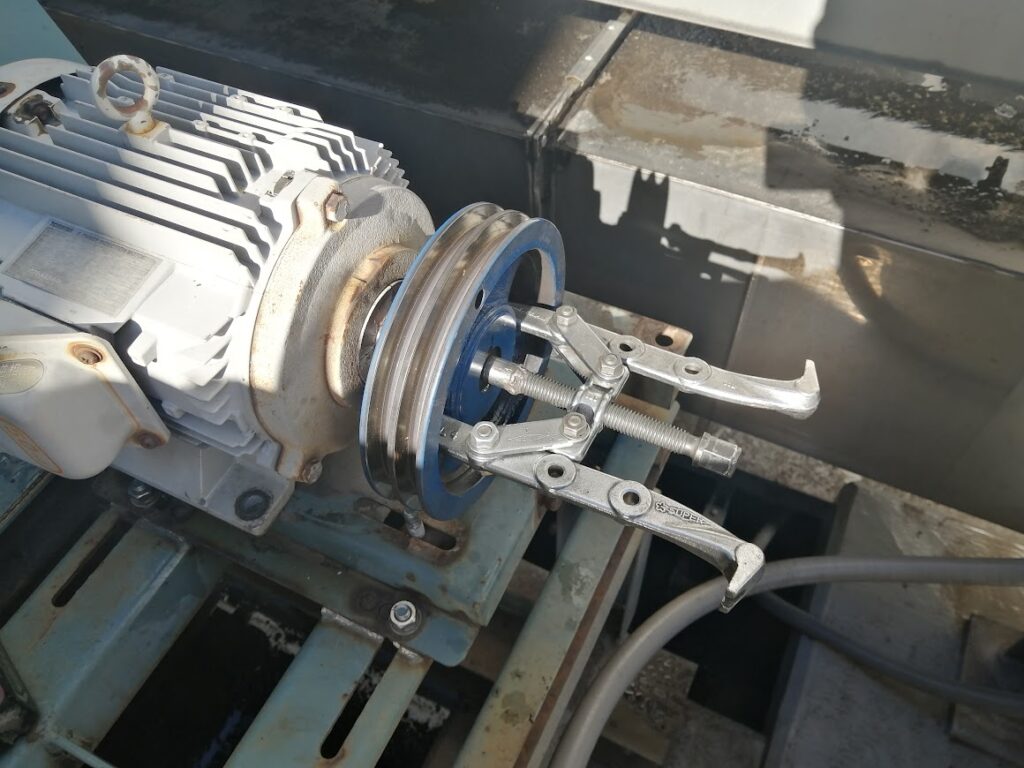 送風機モーター交換工事 | 集塵・局所排気・換気設備の吉田工業